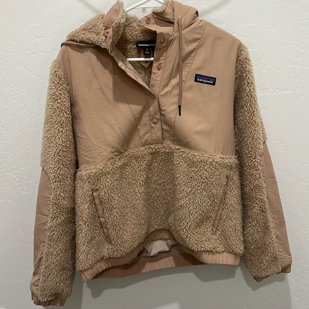 Nude pink Patagonia pullover